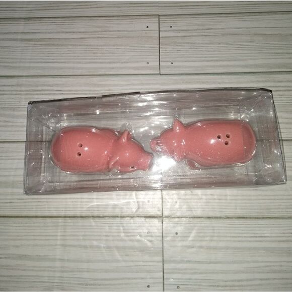 Ceramic Kitchen Pink Pigs Salt And Pepper Shakers Set 3½'in Long - Picture 3 of 8